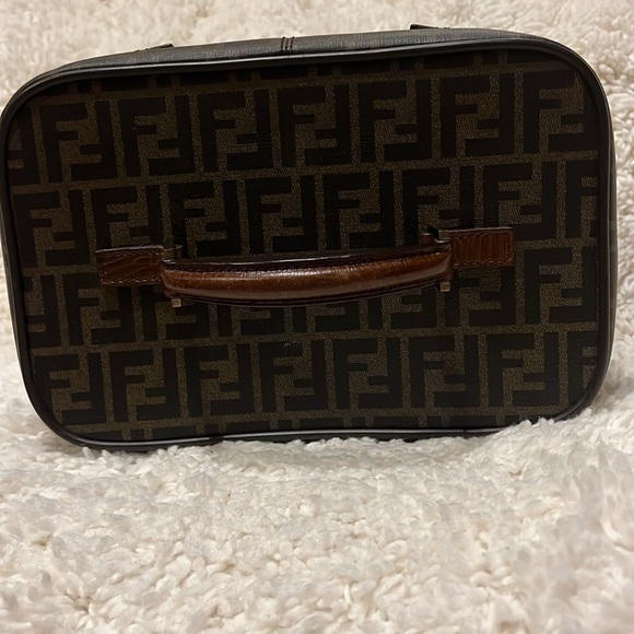 Fendi travel makeup / Train case - Picture 2 of 15
